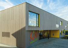 Kinderhaus-Wirbelwind-Lavagrau-Fassade
