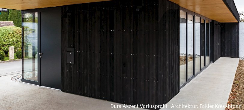 Dura Akzent Variusprofil schwarze Fassade